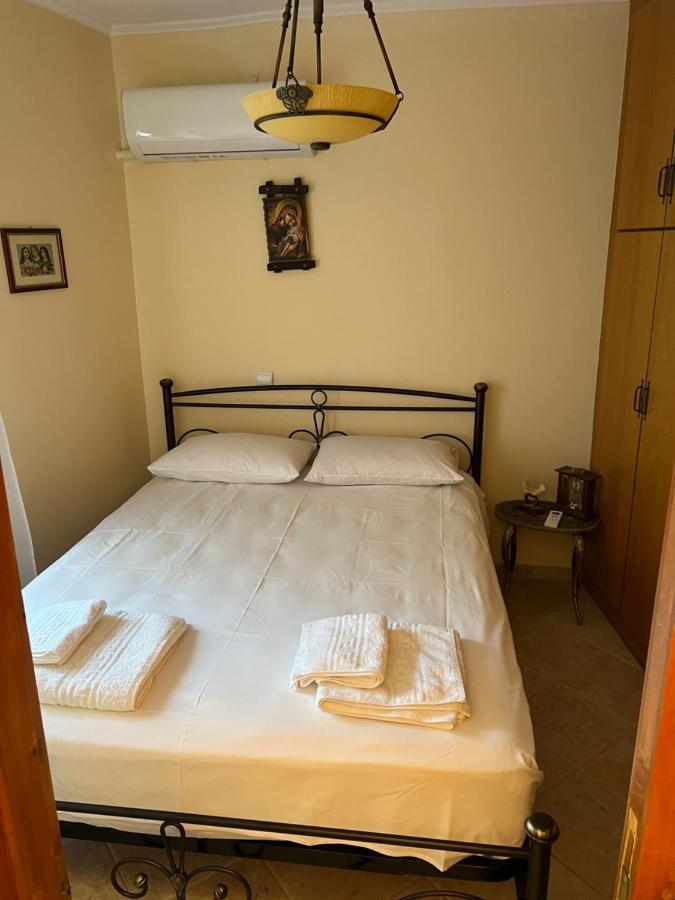 Pyrgos Apartment *